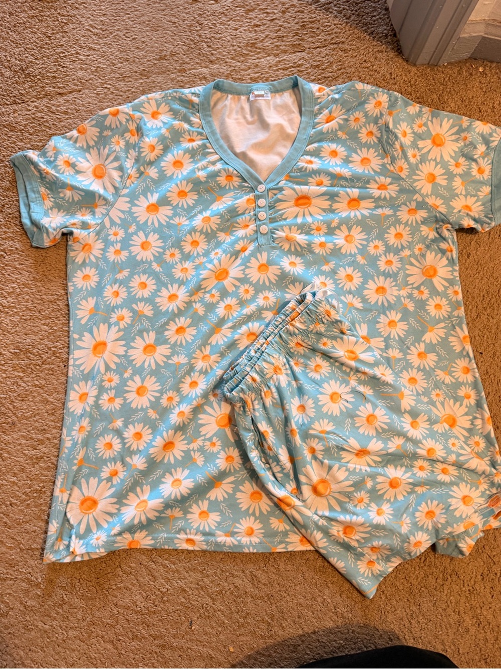Women's Light Blue Daisy Short Sleeve Pajama Set